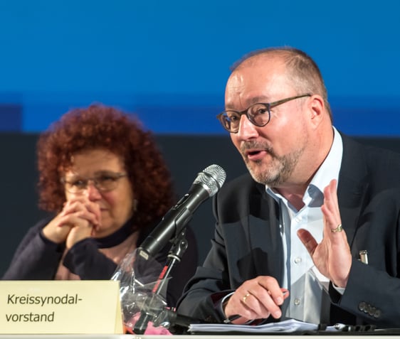 Die gute Nachricht ist – so der Superintendent zum Haushaltsplan des Kirchenkreises, "dass am Ende Geld übrig bleibt - hoffentlich". (Foto: EKKLP)