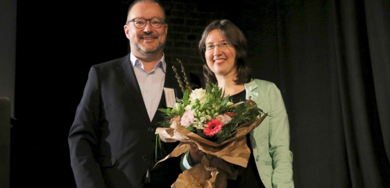 Superintendent Dr. Christof Grote verabschiedete Kreiskantorin Liesa-Verena Forstbauer und dankte ihr für ihren großen Einsatz (Foto: EKKLP)
