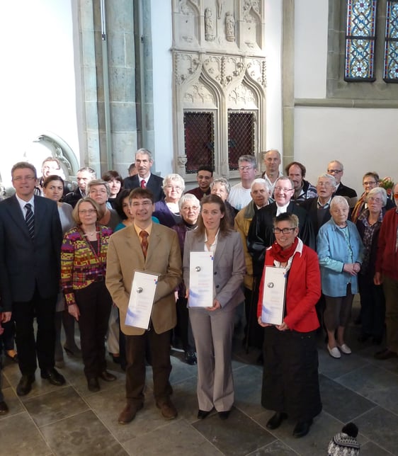 Ein besonderes Ereignis in der Geschichte des OFK: die Verleihung des Salzkornpreise der Evangelischen Kirche von Westfalen – zu diesem Anlass war eine starke OFK-Delegation per Bus nach Lippstadt gereist. (Foto: Ingrid Weiland)