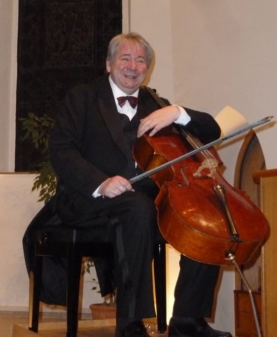 Der international bekannte Cellist Beckmann gab in der Kirche Oberrahmede mehrere Benefizkonzerte zugunsten des OFK. (Foto: Ingrid Weiland)