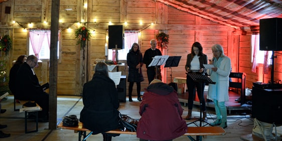 In der „Weihnachtsalm“. Am 1. Advent trafen sich dort Christen aus verschiedenen Denominationen, um an die Bedeutung des Advents zu erinnern. (Foto: Iris Kannenberg)