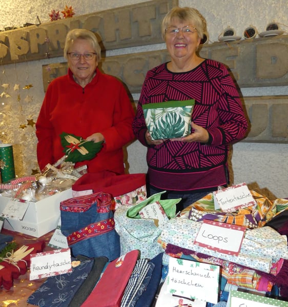 Bei Ständen mit Kreativsachen und Handarbeiten konnte man Geschenke erwerben oder sich selbst eine Freude machen. (Foto: Ingrid Weiland)